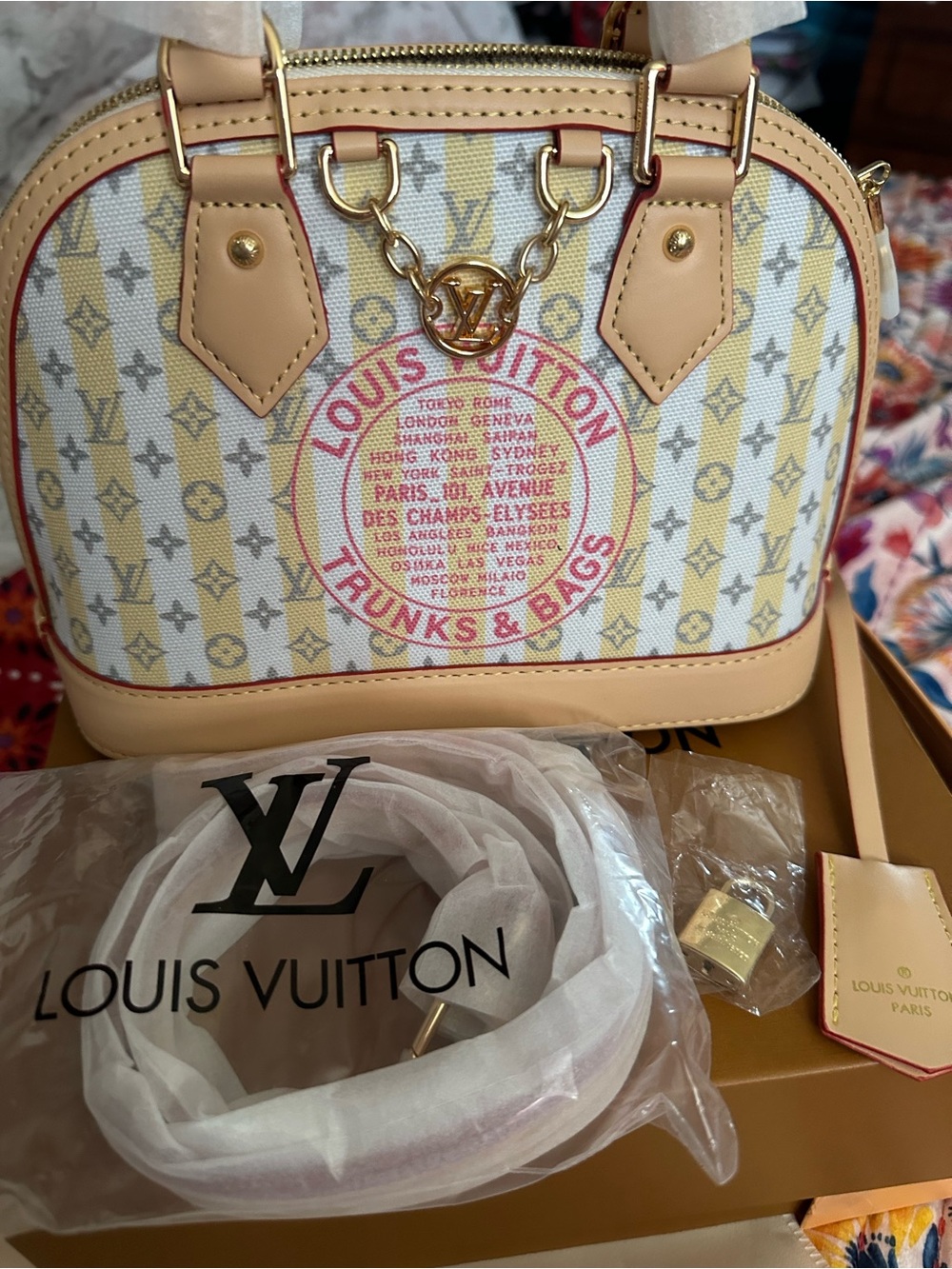 White & Tan Alma-Style Satchel 25 cm - Picture 5 of 8